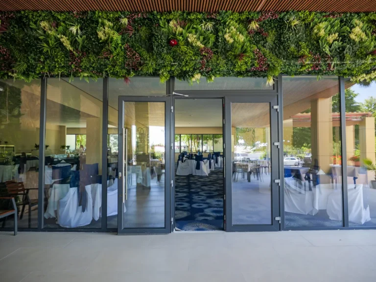 Sala restaurantului Belvedere, potrivită pentru evenimente private